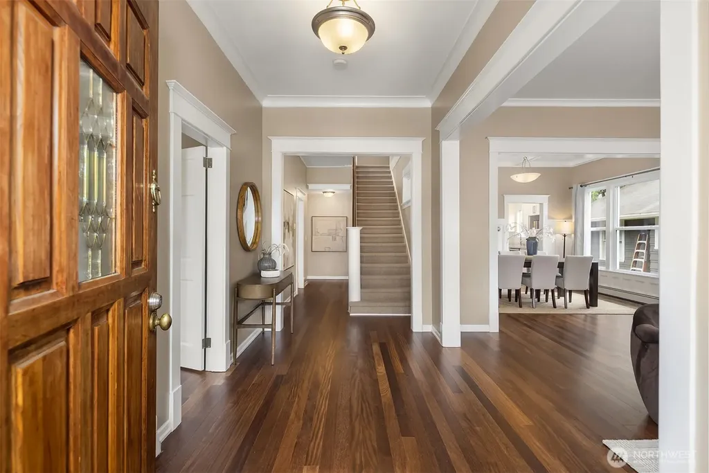 127 NE 56th Street Seattle WA 98105