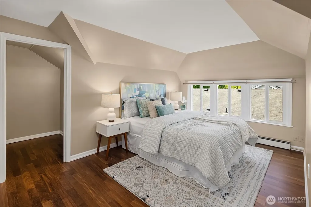 127 NE 56th Street Seattle WA 98105