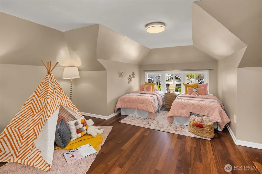 127 NE 56th Street Seattle WA 98105