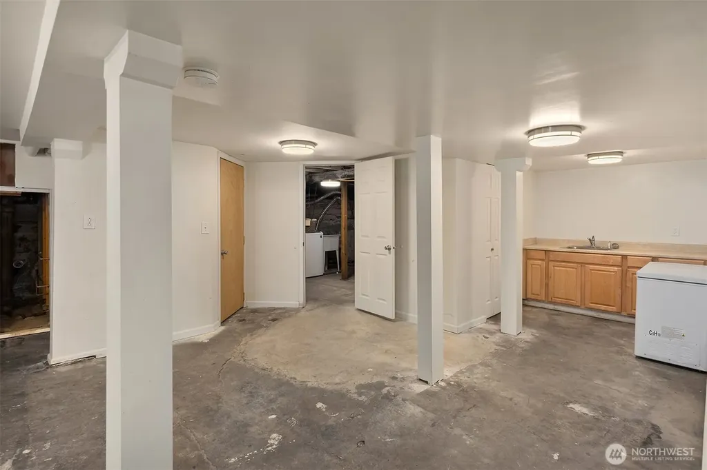 127 NE 56th Street Seattle WA 98105