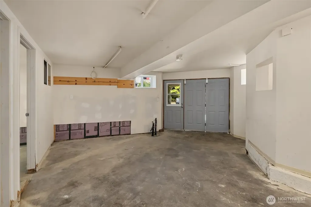 127 NE 56th Street Seattle WA 98105