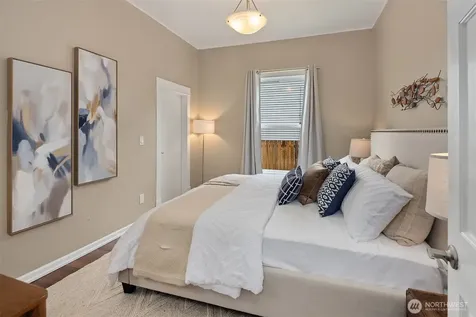 127 NE 56th Street Seattle WA 98105