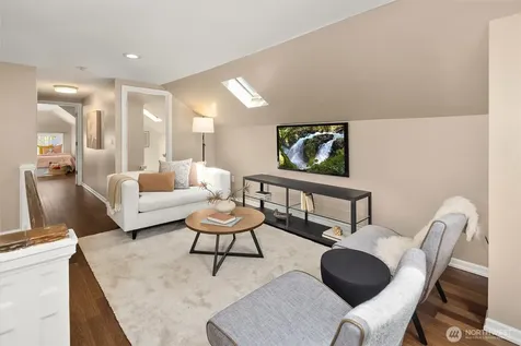 127 NE 56th Street Seattle WA 98105
