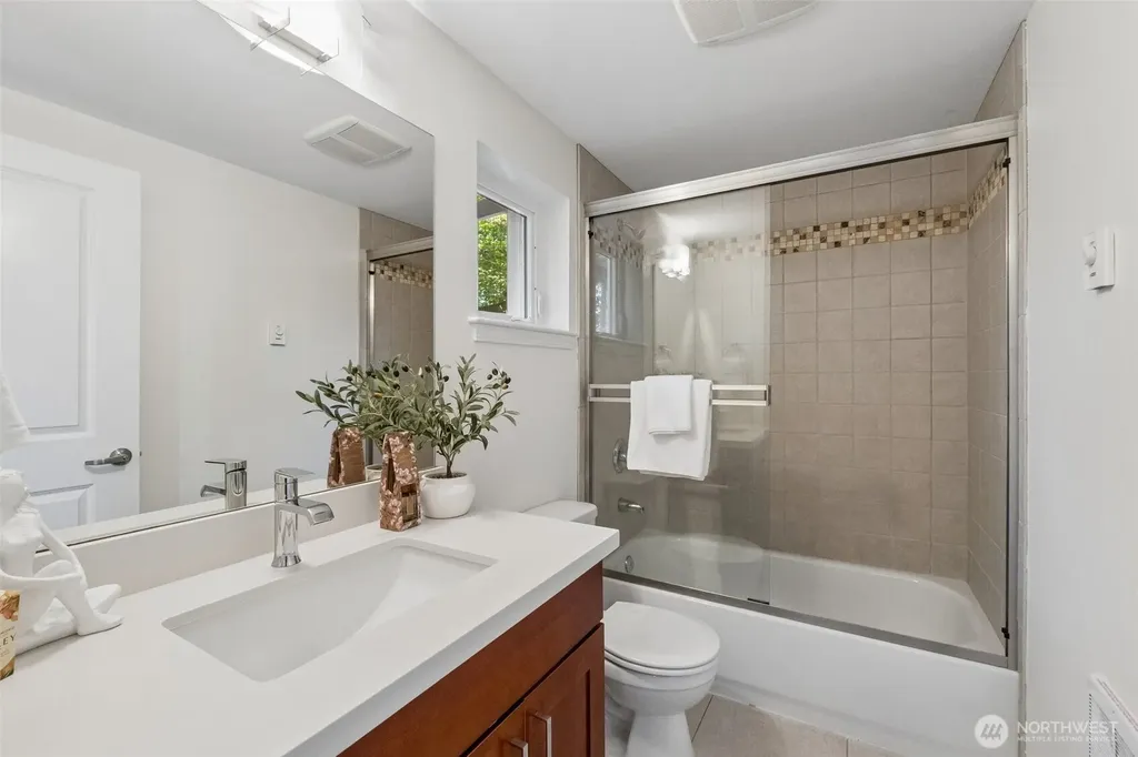 516 N 46th Street Seattle WA 98103