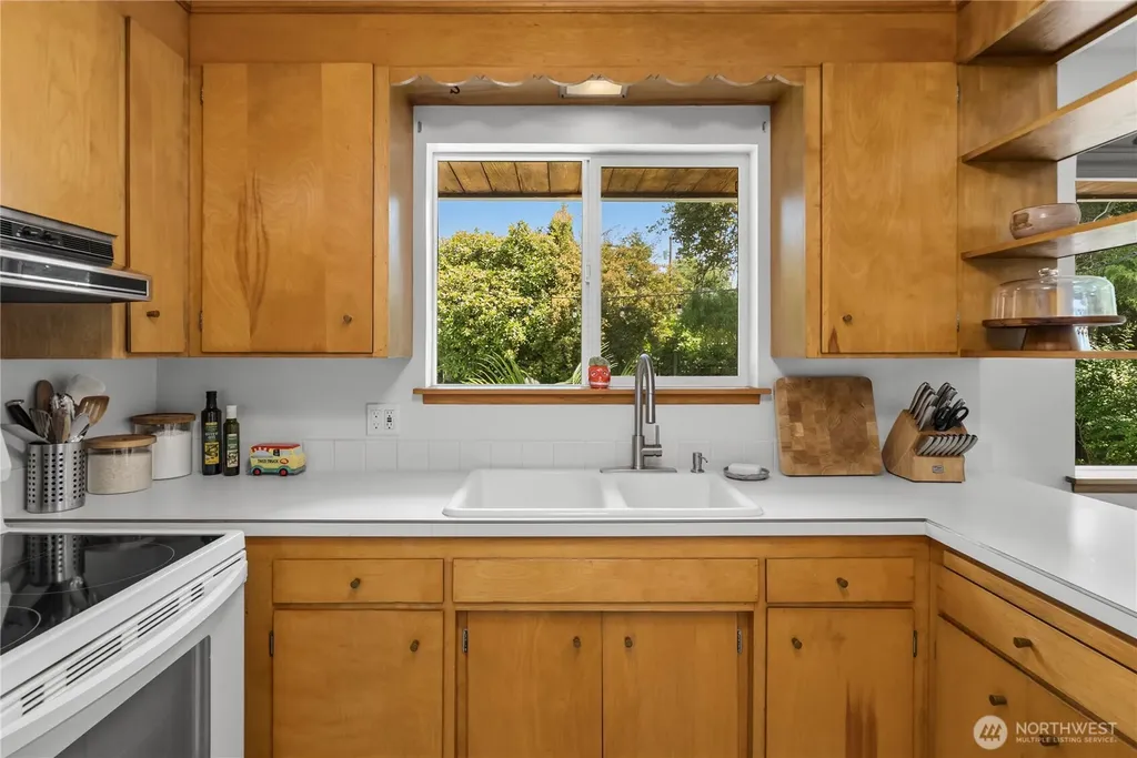 16630 3rd Avenue S Burien WA 98148