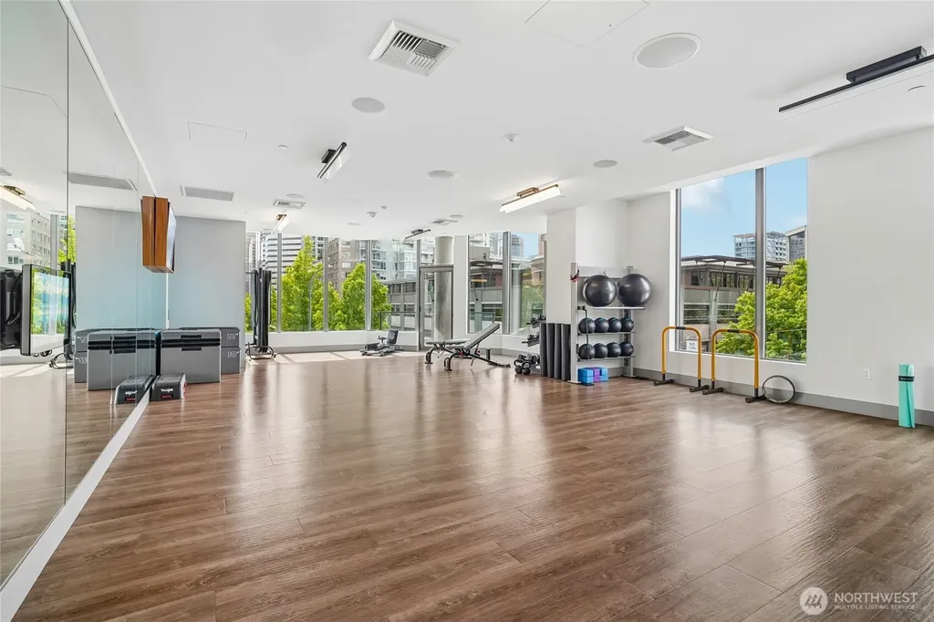 2510 6th Avenue Seattle WA 98121