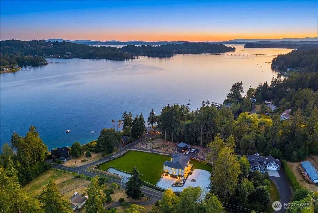 6220 Cromwell Drive NW Gig Harbor WA 98335