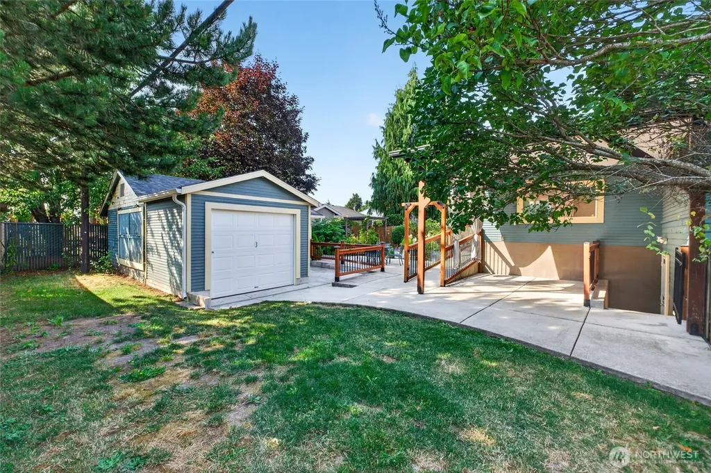 1372 Marion Street Enumclaw WA 98022