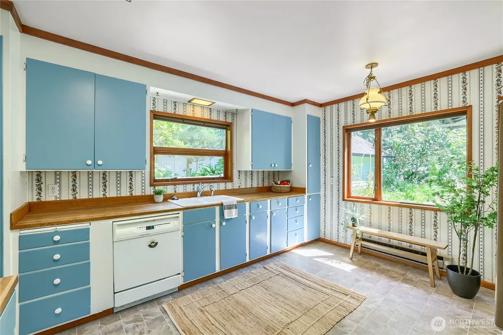 7637 NE 165th Street Kenmore WA 98028