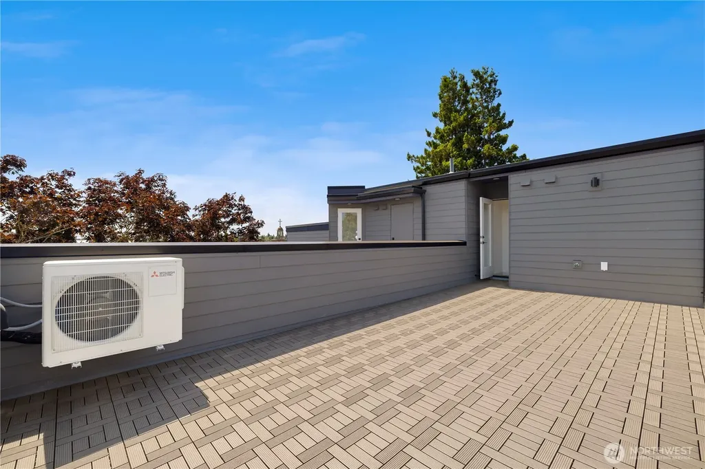 7009 9th Avenue NE Seattle WA 98115