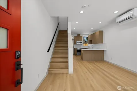 7009 9th Avenue NE Seattle WA 98115