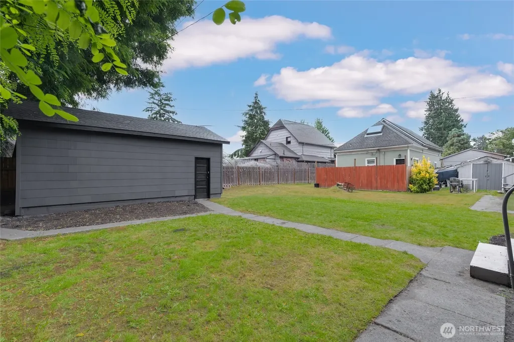 4015 S Yakima Avenue Tacoma WA 98418