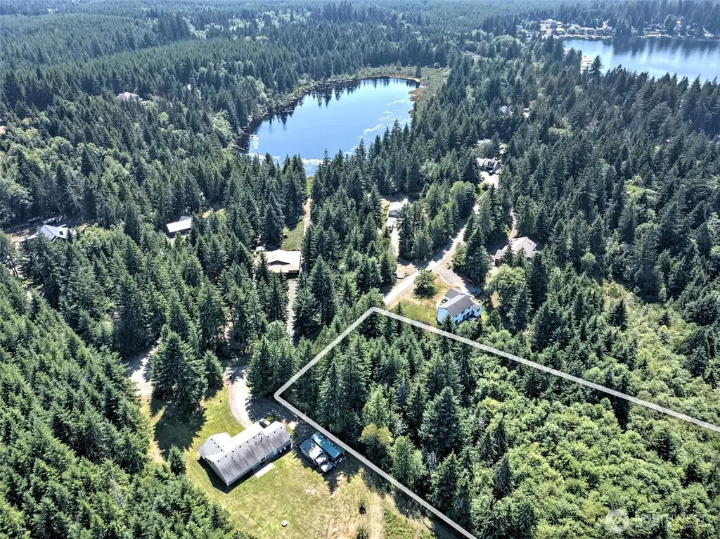221 W Little Nahwatzel Drive Shelton WA 98584