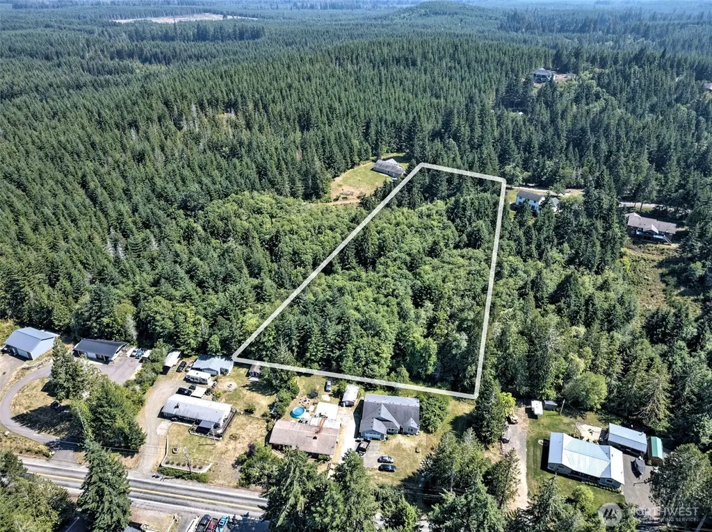 221 W Little Nahwatzel Drive Shelton WA 98584