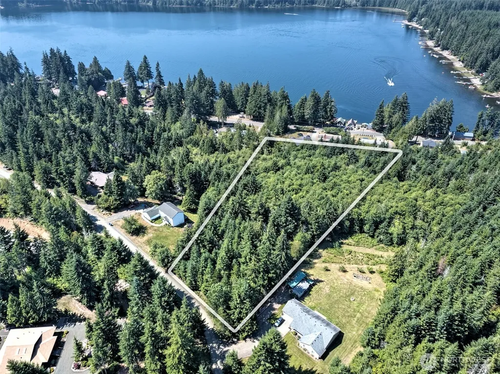 221 W Little Nahwatzel Drive Shelton WA 98584