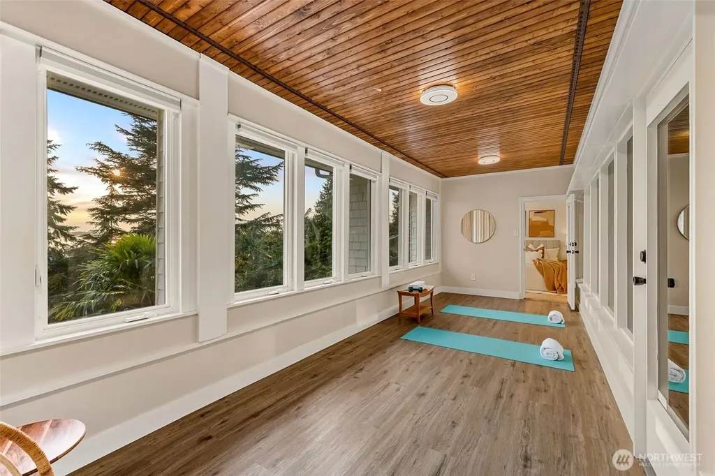 9674 50th Avenue SW Seattle WA 98136