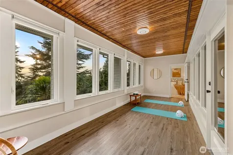 9674 50th Avenue SW Seattle WA 98136