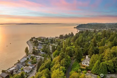 9674 50th Avenue SW Seattle WA 98136