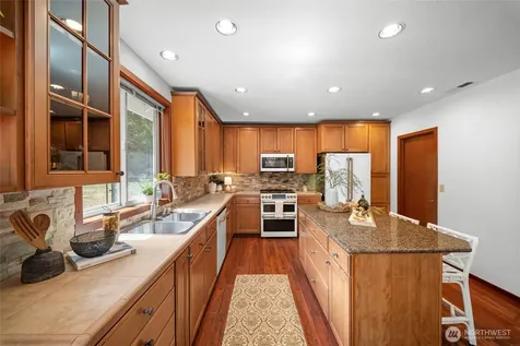 5542 Meadowood Lane NE Olympia WA 98506