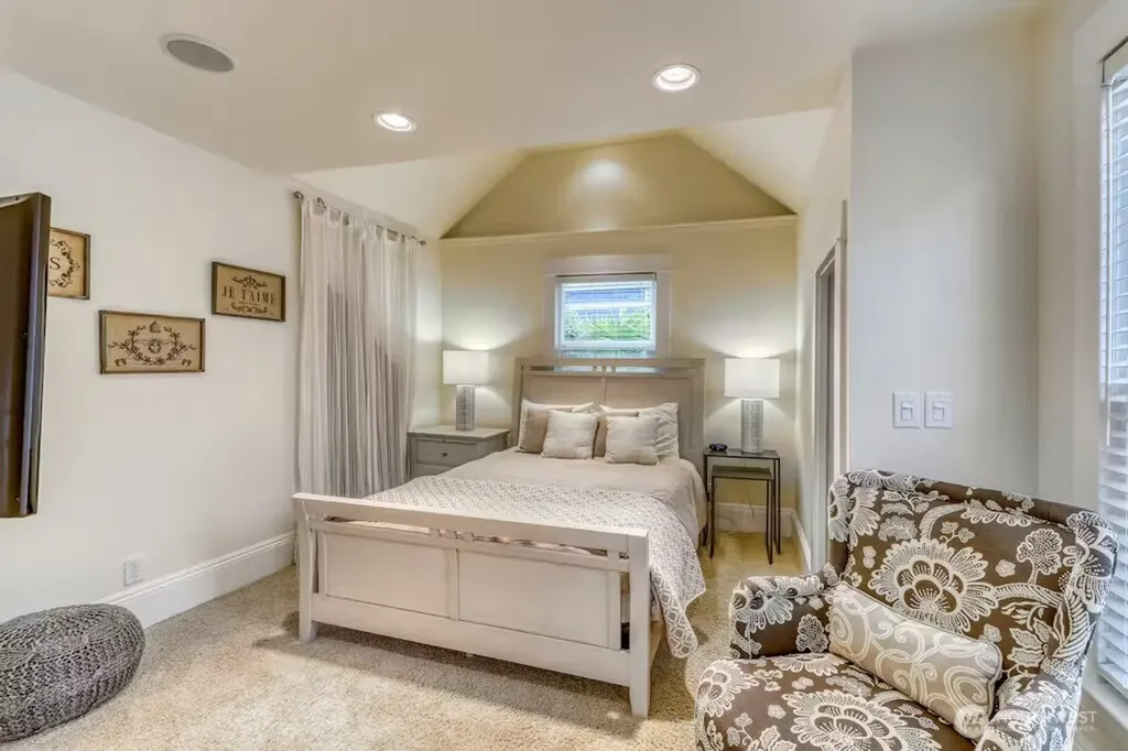 462 N 44th Street Seattle WA 98103
