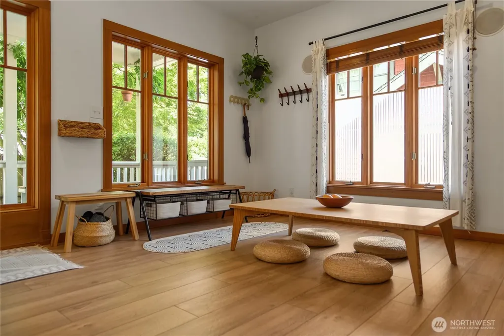 164 Mcgraw Street Seattle WA 98109