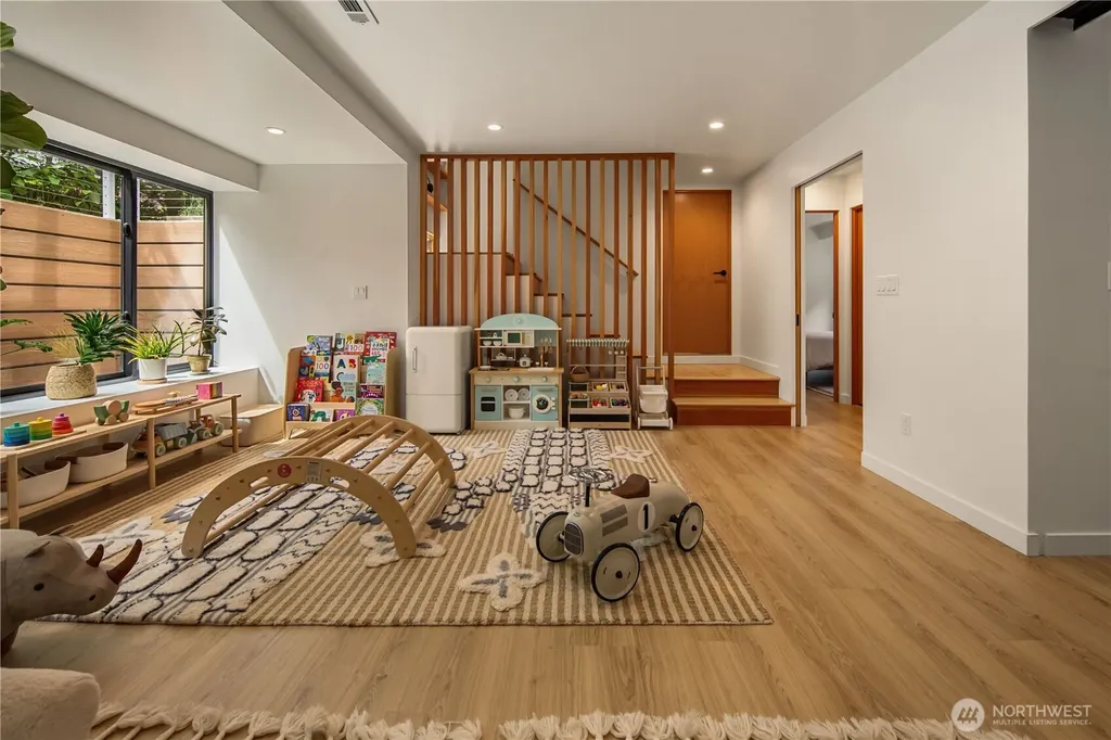 164 Mcgraw Street Seattle WA 98109