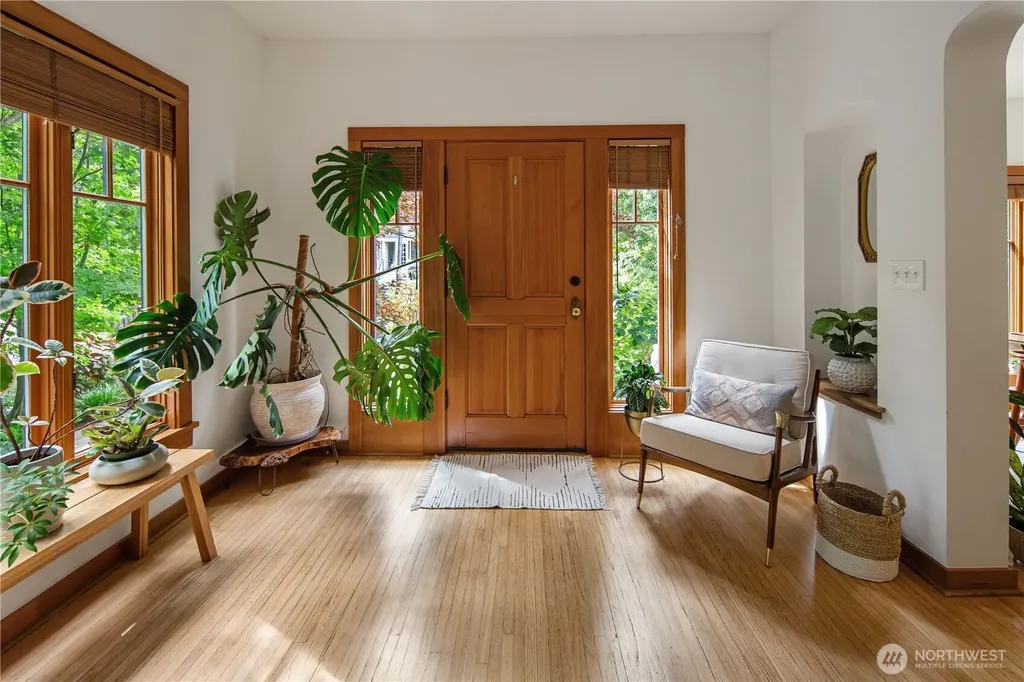 164 Mcgraw Street Seattle WA 98109