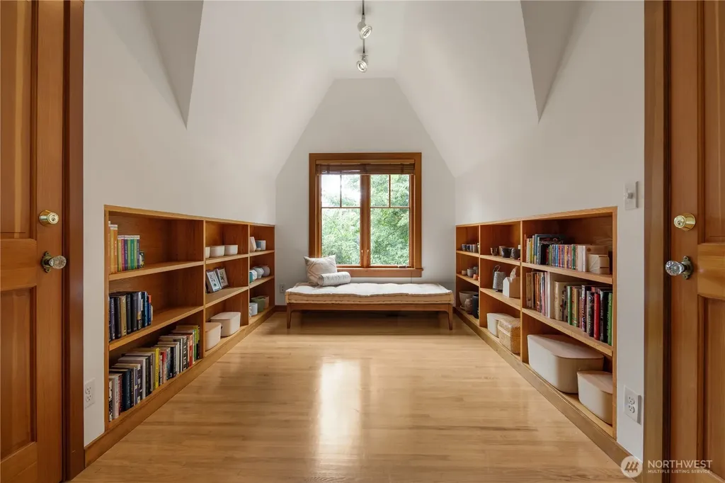 164 Mcgraw Street Seattle WA 98109