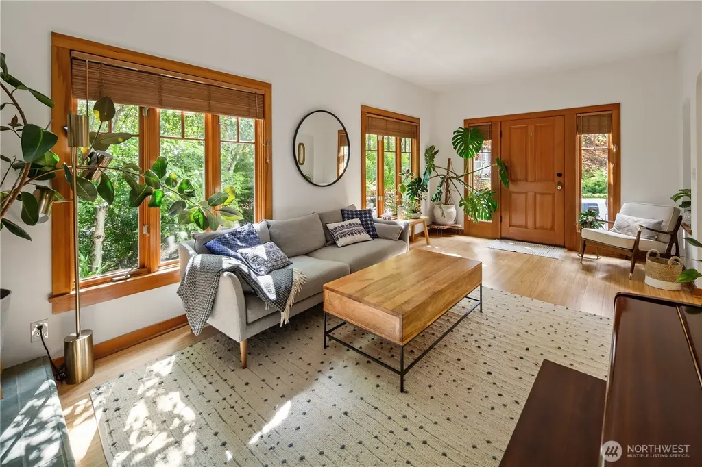 164 Mcgraw Street Seattle WA 98109