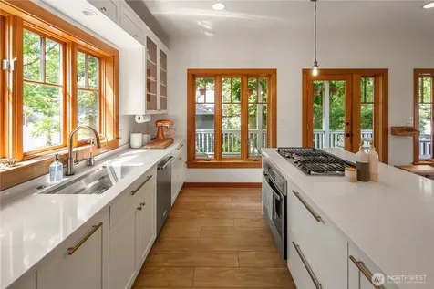 164 Mcgraw Street Seattle WA 98109