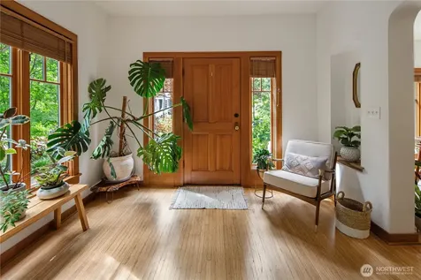 164 Mcgraw Street Seattle WA 98109