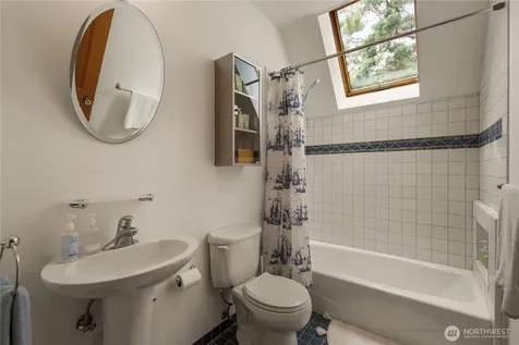 164 Mcgraw Street Seattle WA 98109
