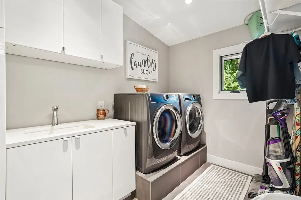 18448 SE 43rd Place Issaquah WA 98027