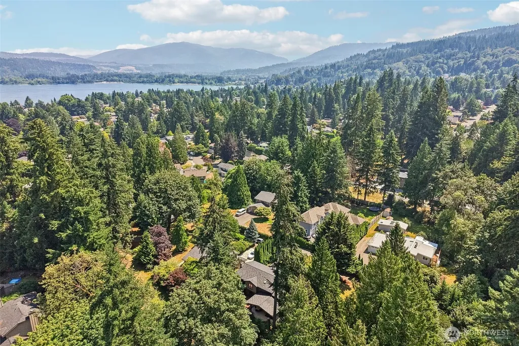 18448 SE 43rd Place Issaquah WA 98027