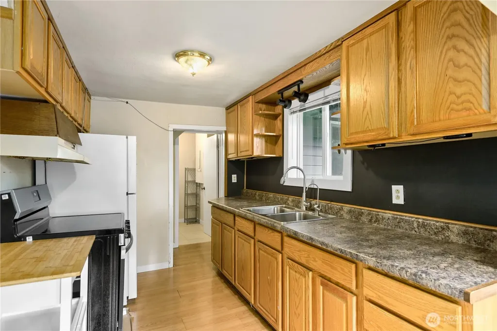 21304 60th Avenue W Mountlake Terrace WA 98043