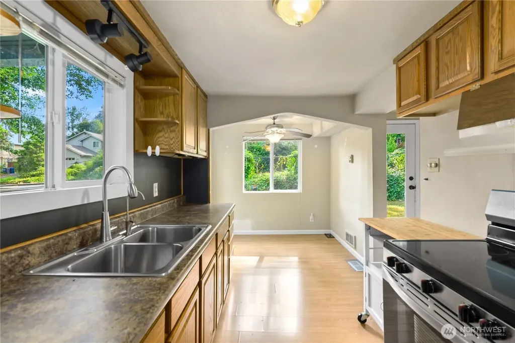 21304 60th Avenue W Mountlake Terrace WA 98043
