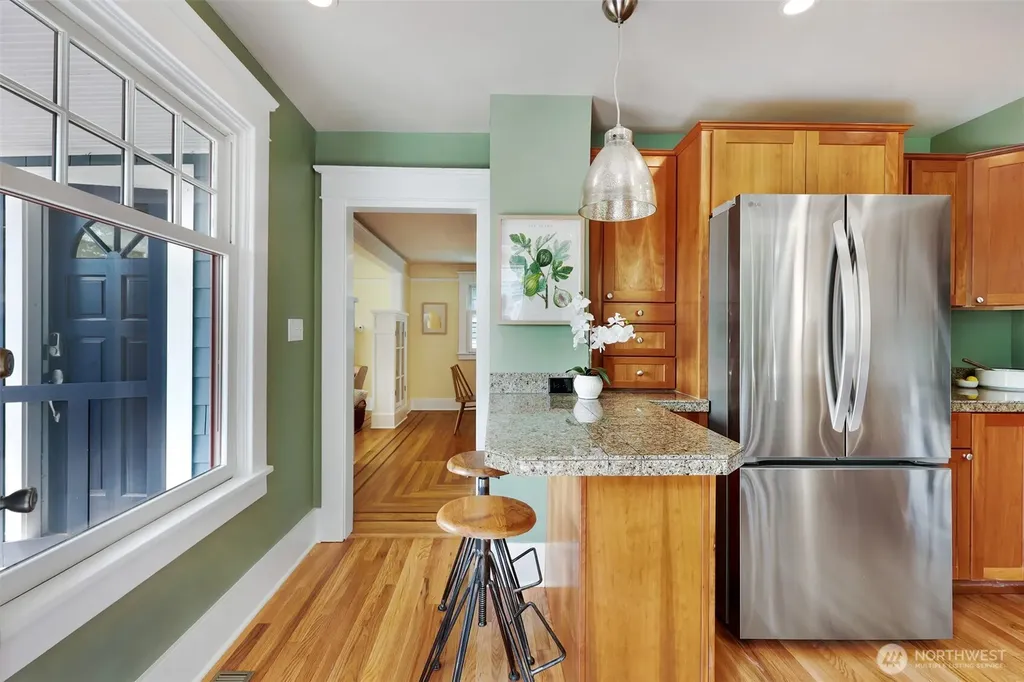 1812 N 39th Seattle WA 98103