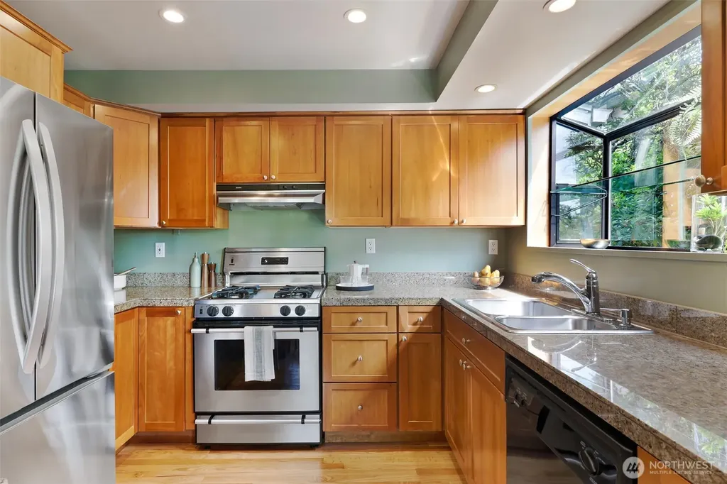 1812 N 39th Seattle WA 98103