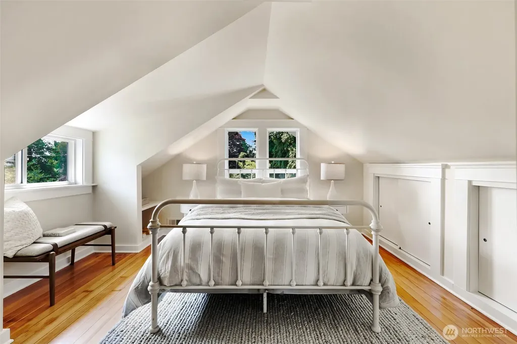 1812 N 39th Seattle WA 98103