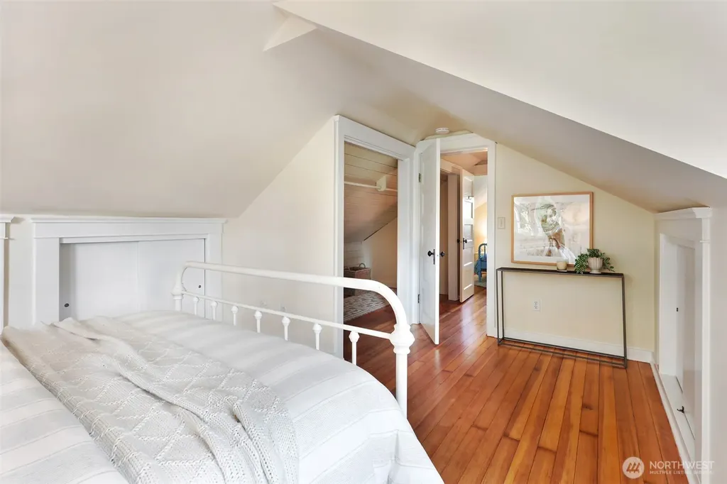 1812 N 39th Seattle WA 98103