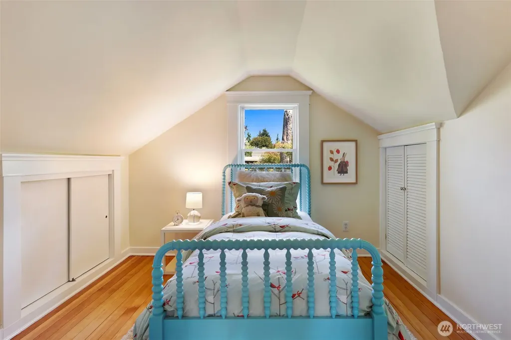1812 N 39th Seattle WA 98103