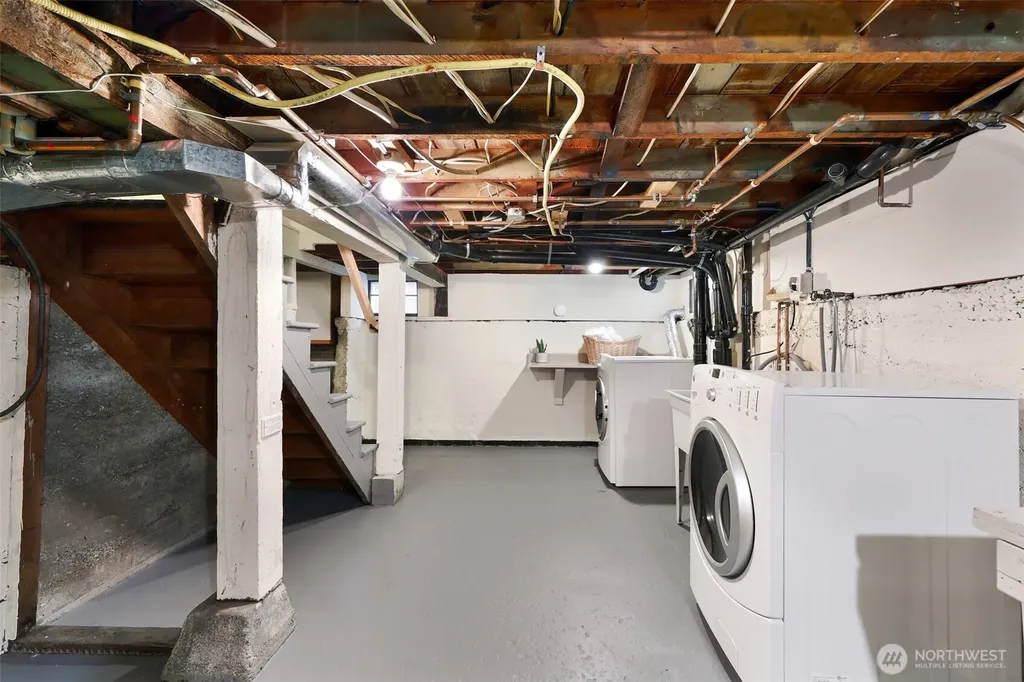 1812 N 39th Seattle WA 98103