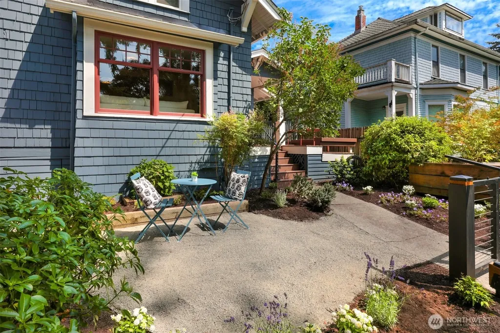 1812 N 39th Seattle WA 98103