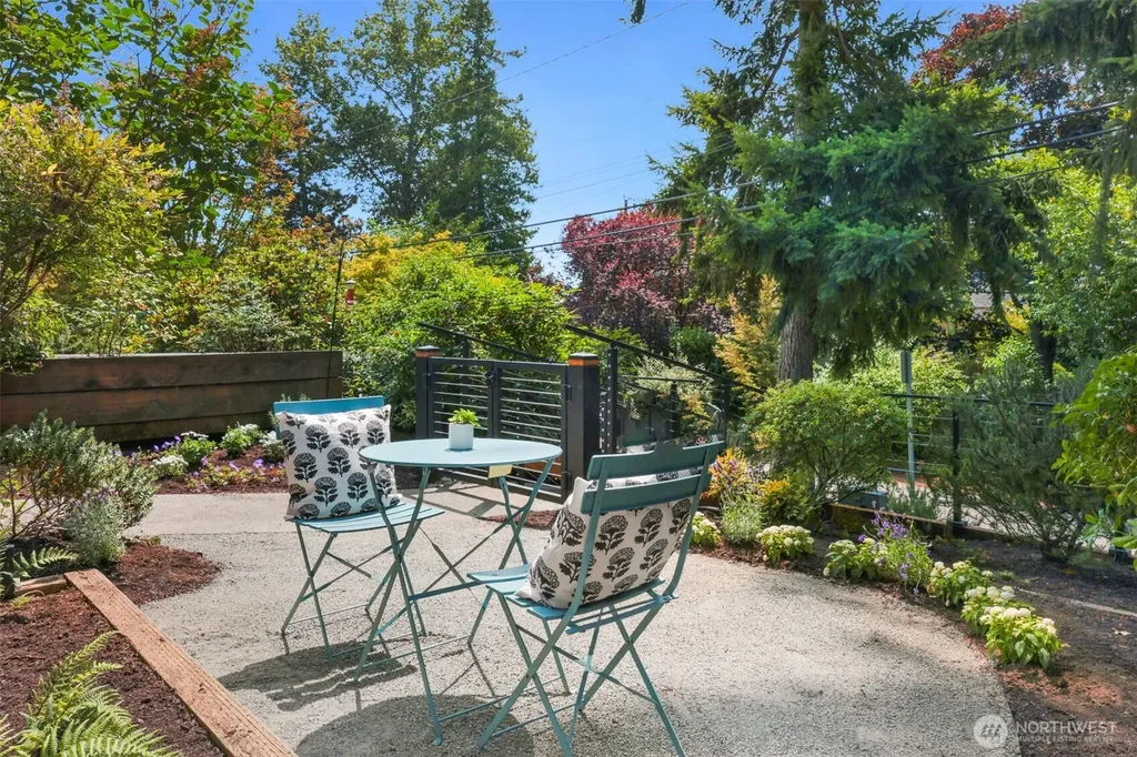 1812 N 39th Seattle WA 98103