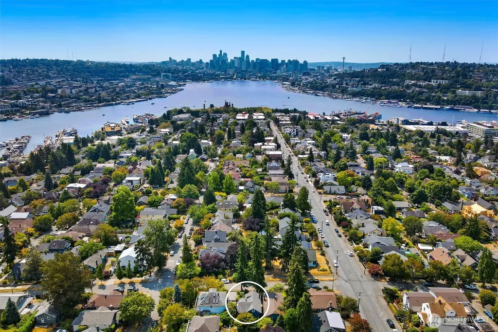 1812 N 39th Seattle WA 98103