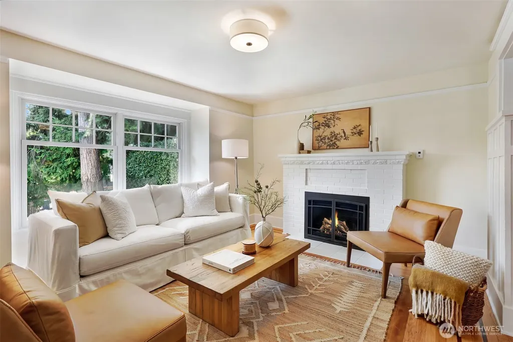 1812 N 39th Seattle WA 98103