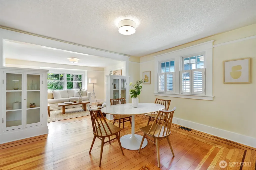 1812 N 39th Seattle WA 98103