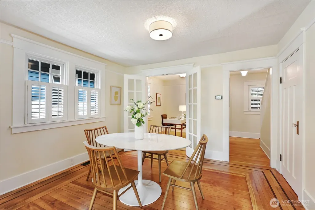 1812 N 39th Seattle WA 98103