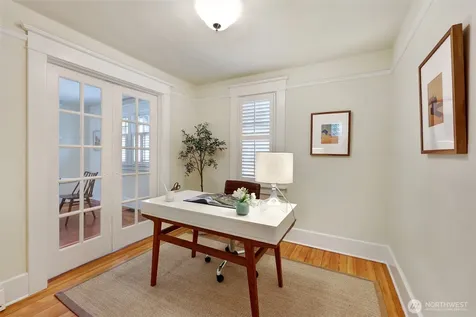 1812 N 39th Seattle WA 98103