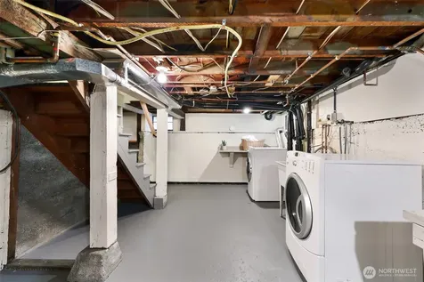 1812 N 39th Seattle WA 98103